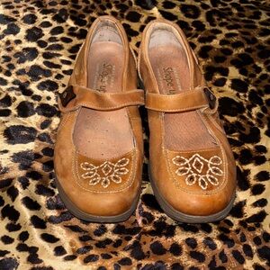 Skechers Shape-ups Tan Leather 6.5 Stitched Embellished Mary Jane Toning boho
